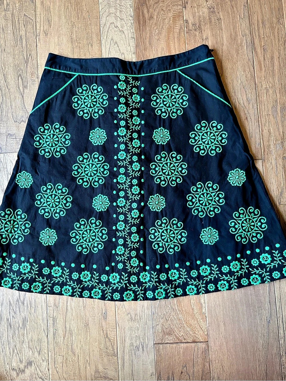 Lithe ( Anthropologie)  Floral A-Line Skirt in Black & Green Size 8